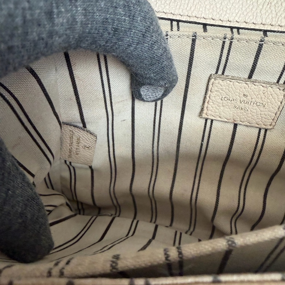 Louis Vuitton Pochette Métis Crossbody Bag - Picture 8 of 16